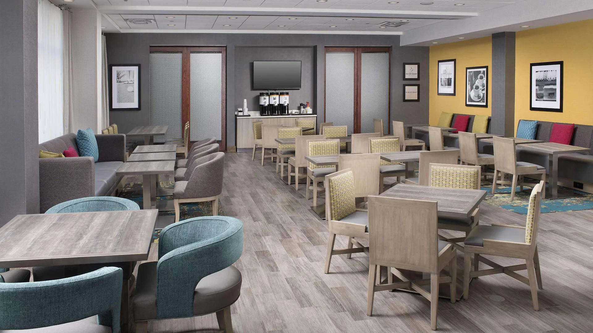 Hampton Airport East Hotel 3*