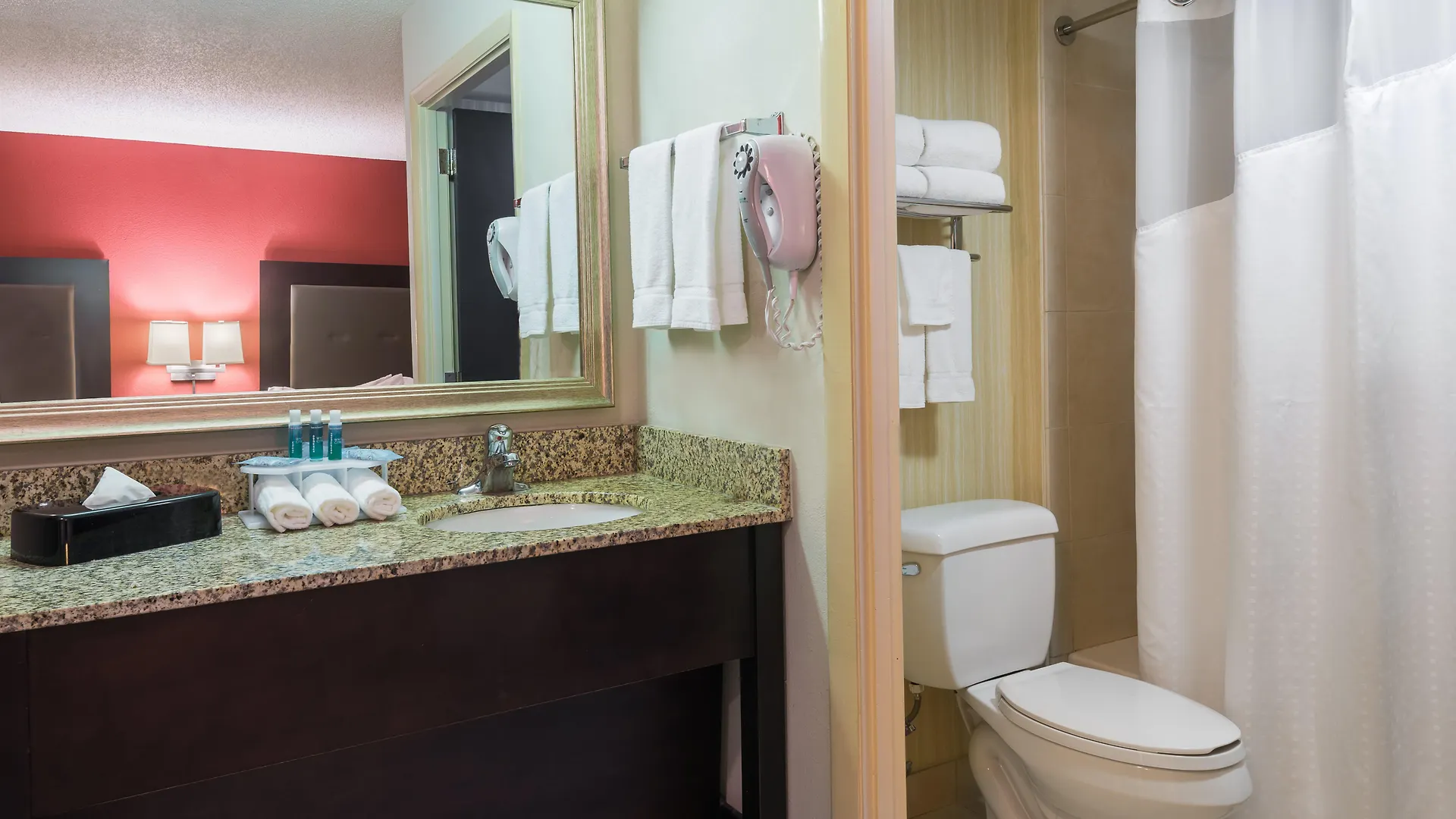Express & East-miami By Ihg Hotel 2*