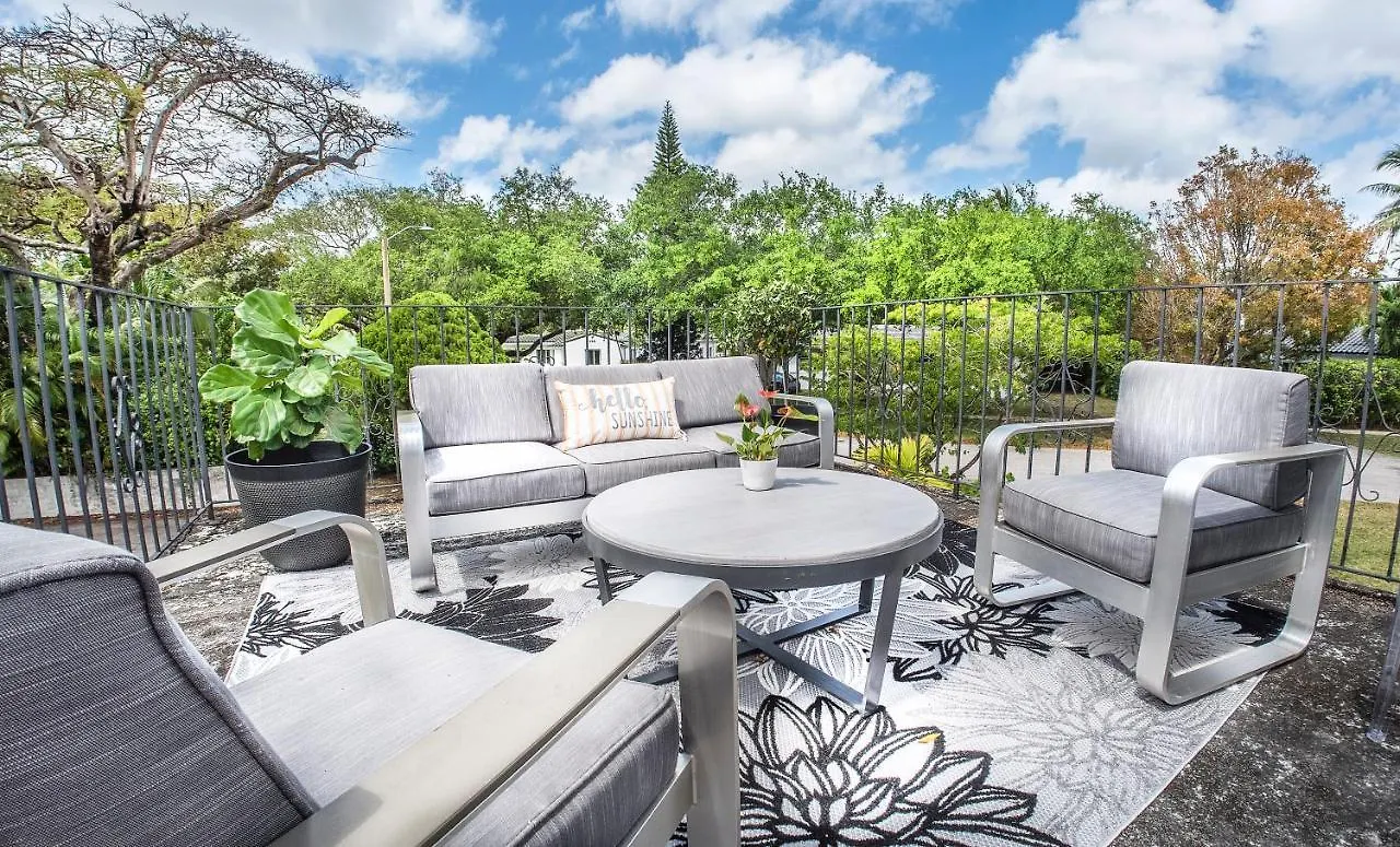 At St Place Unit F, Luxury, Pet Friendly Villa *