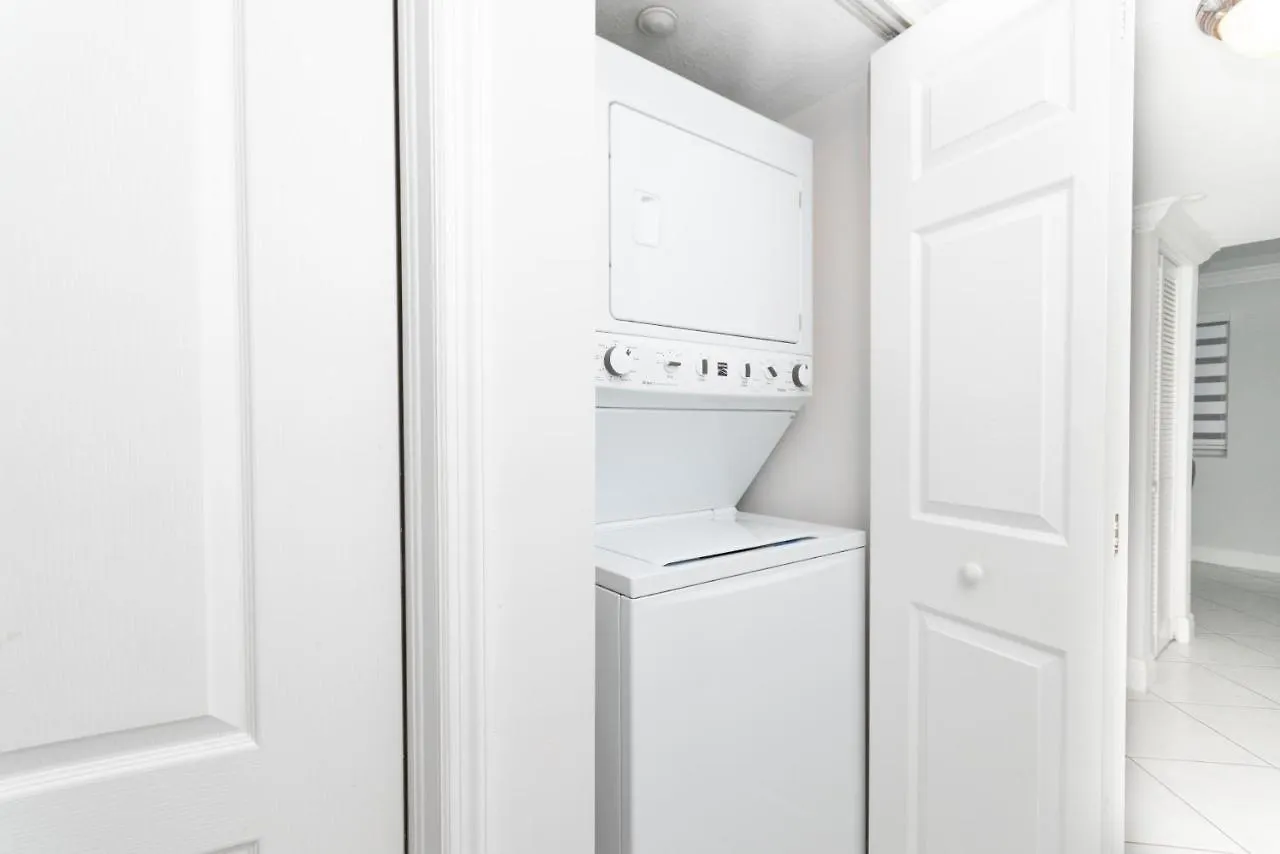 Apartment Beautiful 2/2.5 W/free Parking Fast Wifi