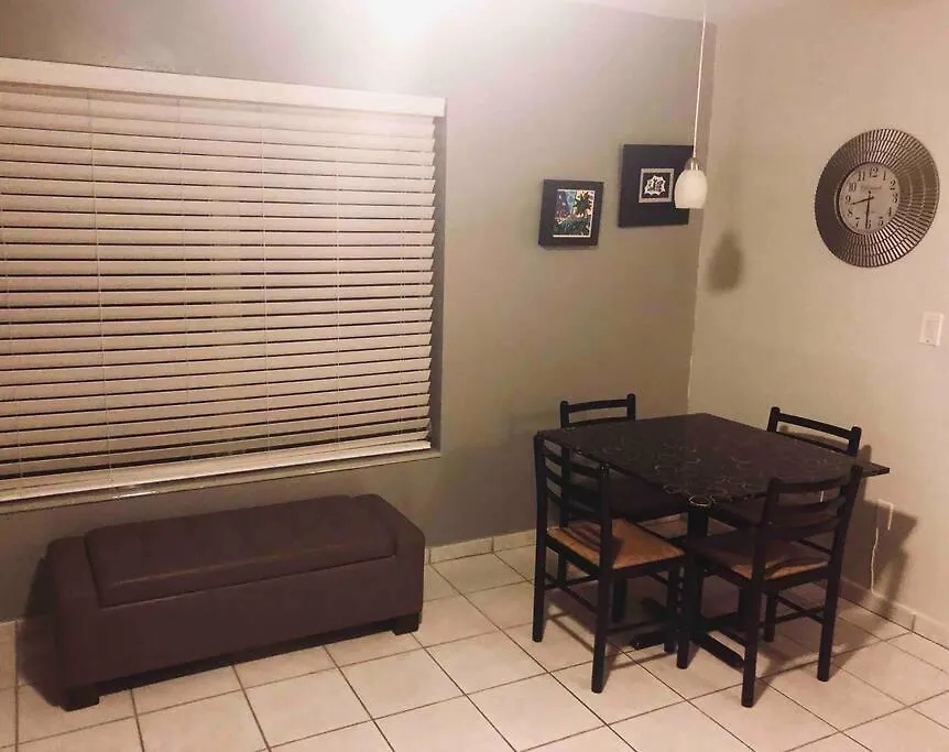 Our Cozy House In The Middle Of Apartmán Miami