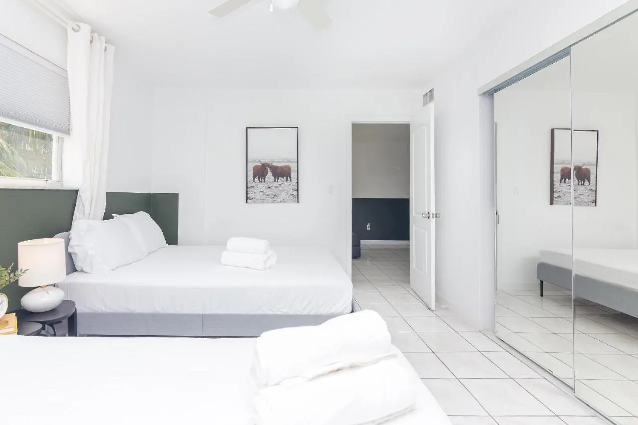 One Bedroom - With Parking & Balcony - Heart Of Wynwood Apartment