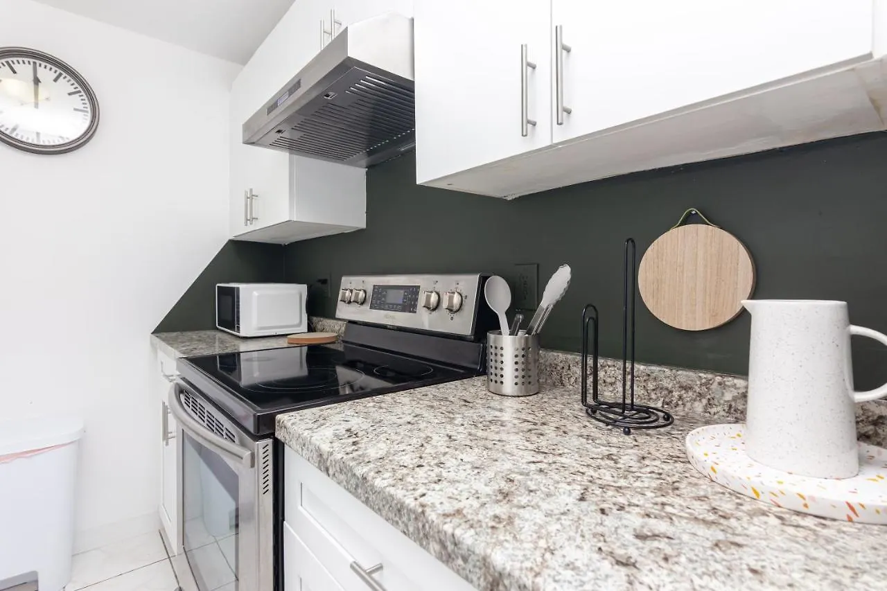 Apartment One Bedroom - With Parking & Balcony - Heart Of Wynwood *