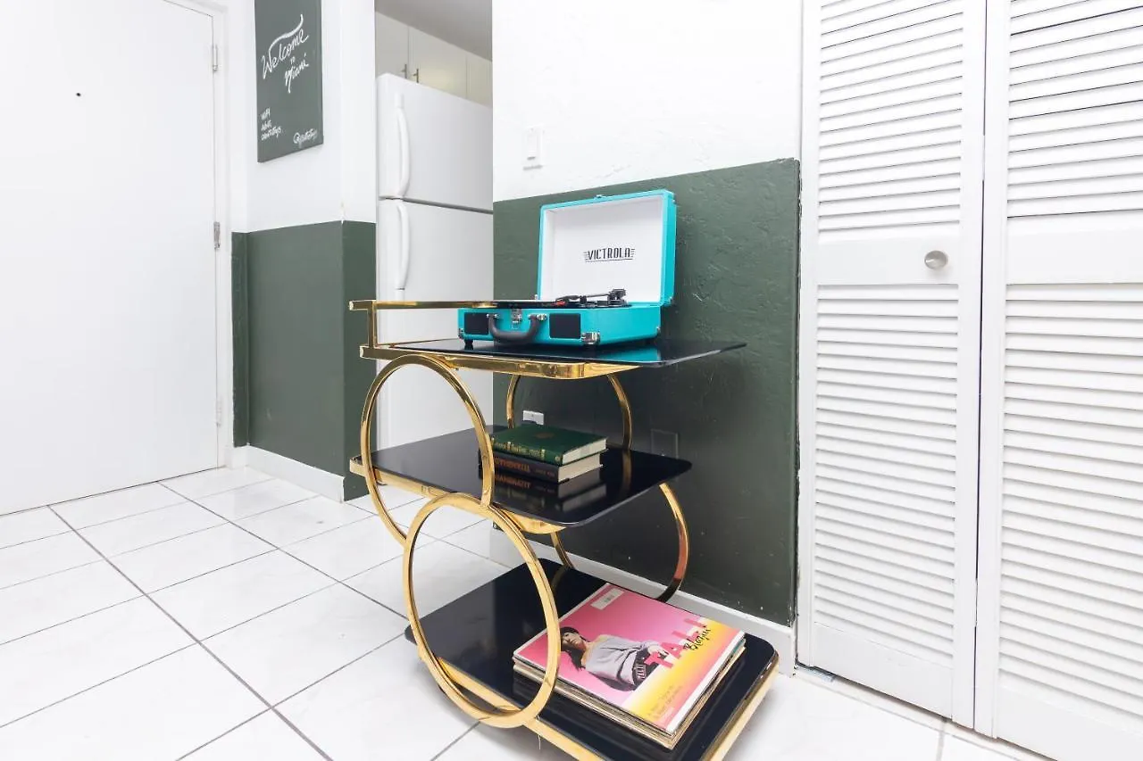 One Bedroom - With Parking & Balcony - Heart Of Wynwood Apartment