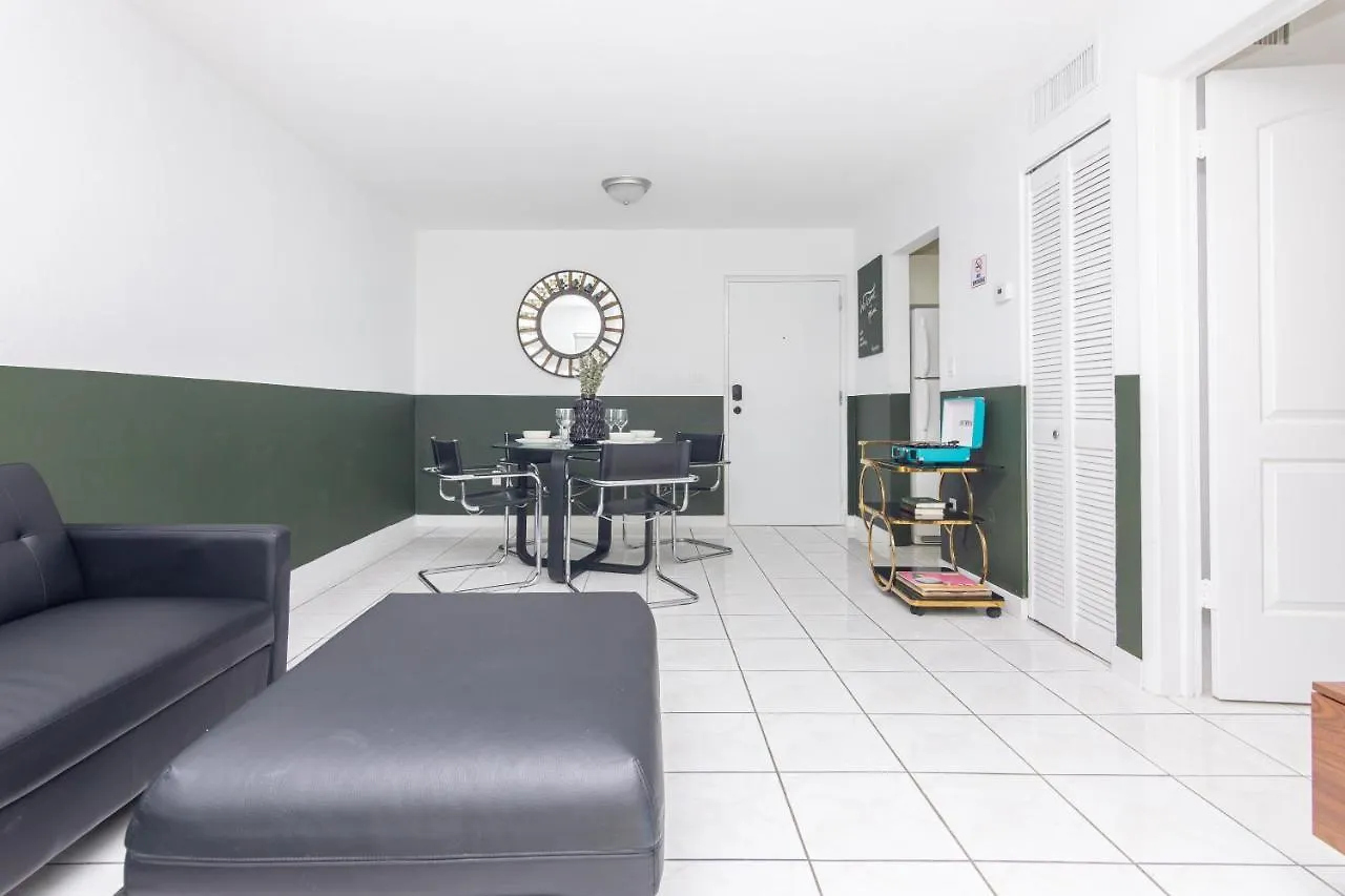 One Bedroom - With Parking & Balcony - Heart Of Wynwood Apartment