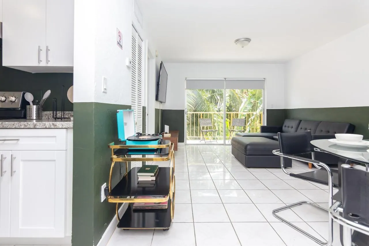 One Bedroom - With Parking & Balcony - Heart Of Wynwood *