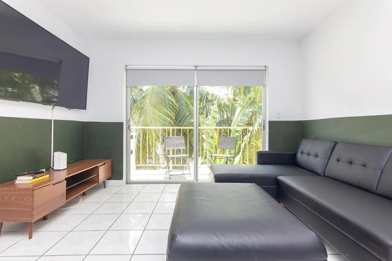 One Bedroom - With Parking & Balcony - Heart Of Wynwood *