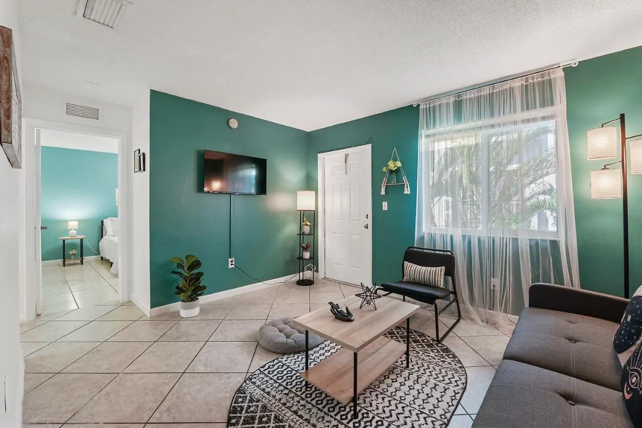 Specious 2 Bedroom Unit In Near Brickell