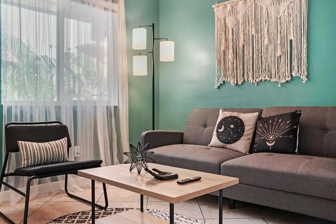 Specious 2 Bedroom Unit In Near Brickell Διαμέρισμα *