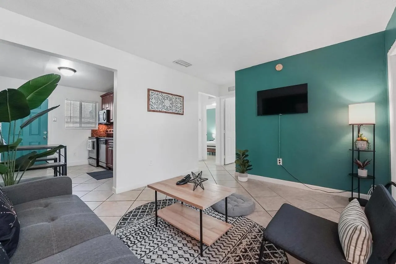 Specious 2 Bedroom Unit In Near Brickell Διαμέρισμα