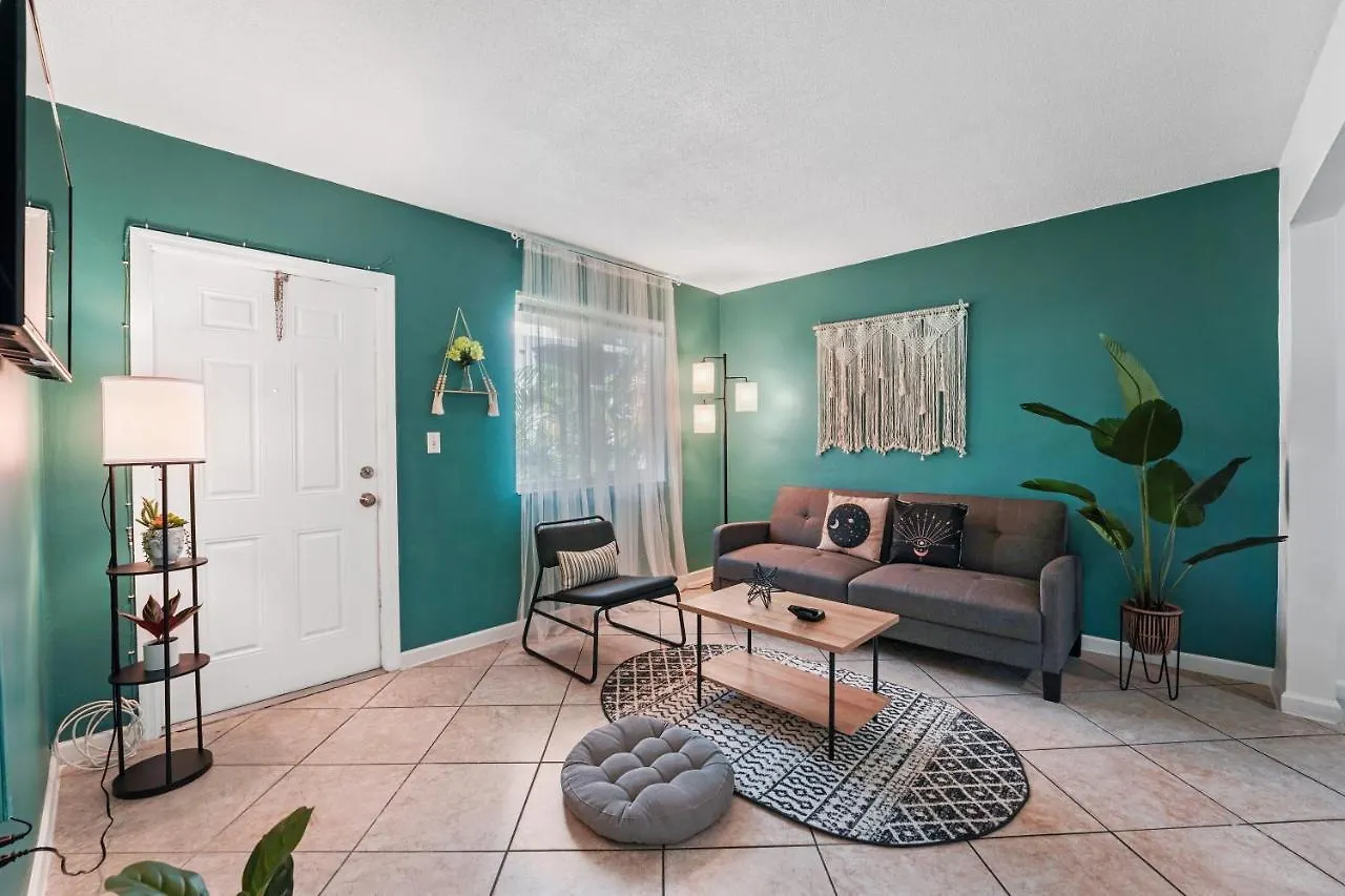 Specious 2 Bedroom Unit In Near Brickell Διαμέρισμα *