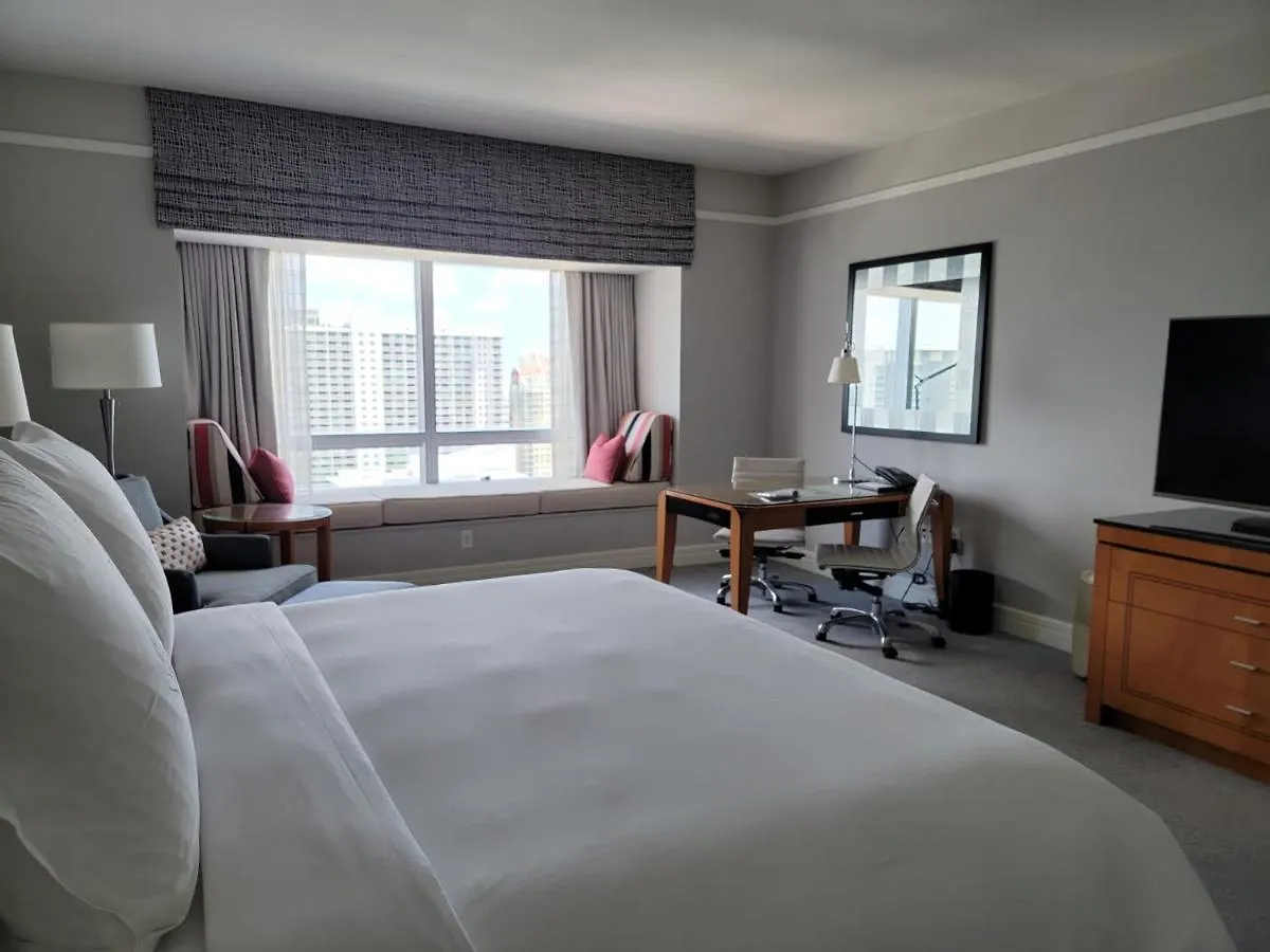 Four Seasons ホテル 5*