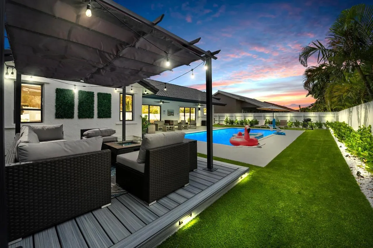 Paradise Miami, Luxury Gem With Heated Pool, Game Room, Fire Pit, 3 Bed 2 Bath Villa