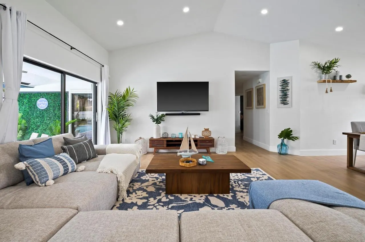 Paradise Miami, Luxury Gem With Heated Pool, Game Room, Fire Pit, 3 Bed 2 Bath Villa *