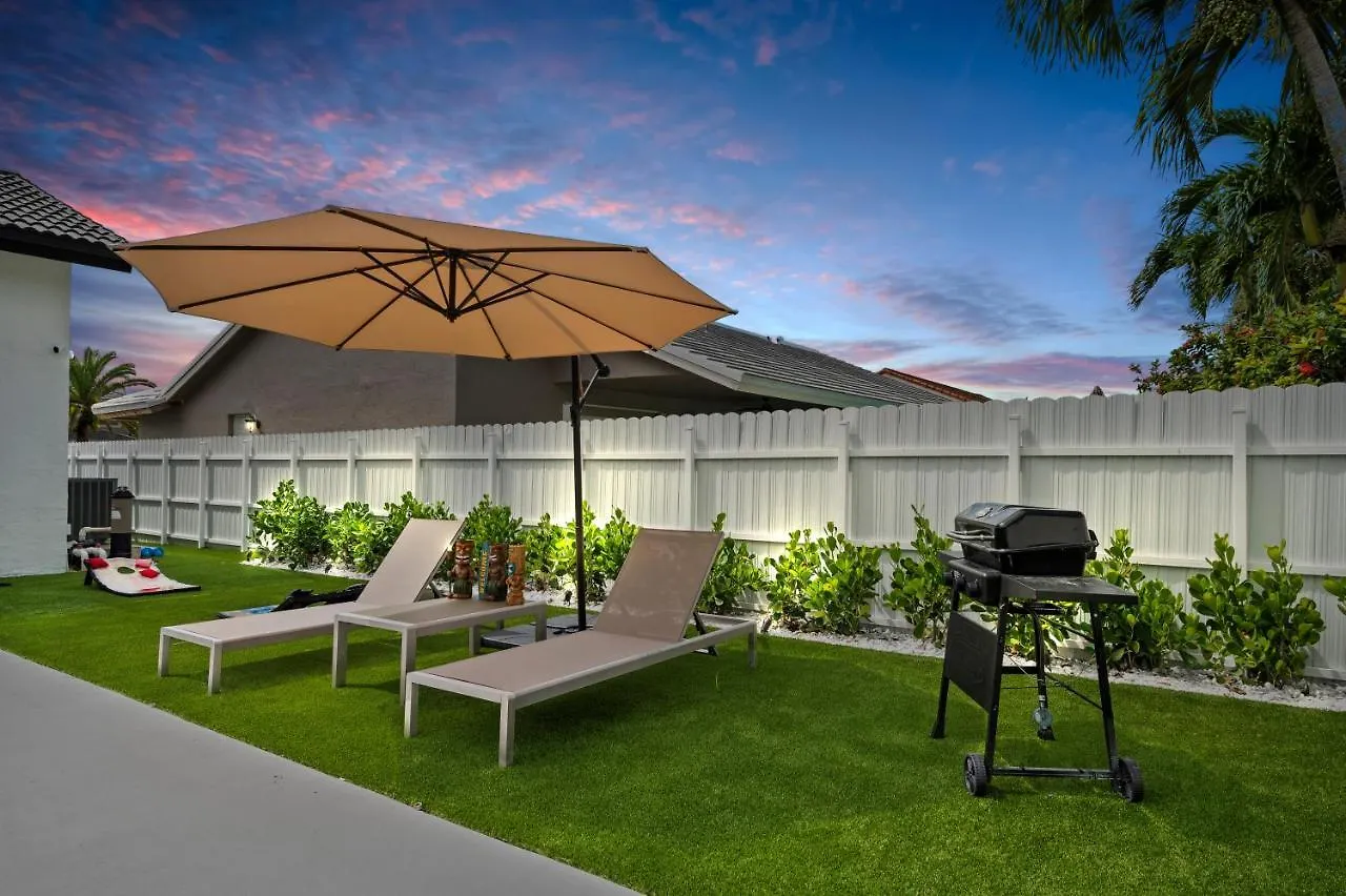 Villa Paradise Miami, Luxury Gem With Heated Pool, Game Room, Fire Pit, 3 Bed 2 Bath *