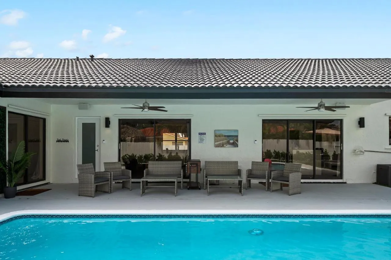 Paradise Miami, Luxury Gem With Heated Pool, Game Room, Fire Pit, 3 Bed 2 Bath Villa *