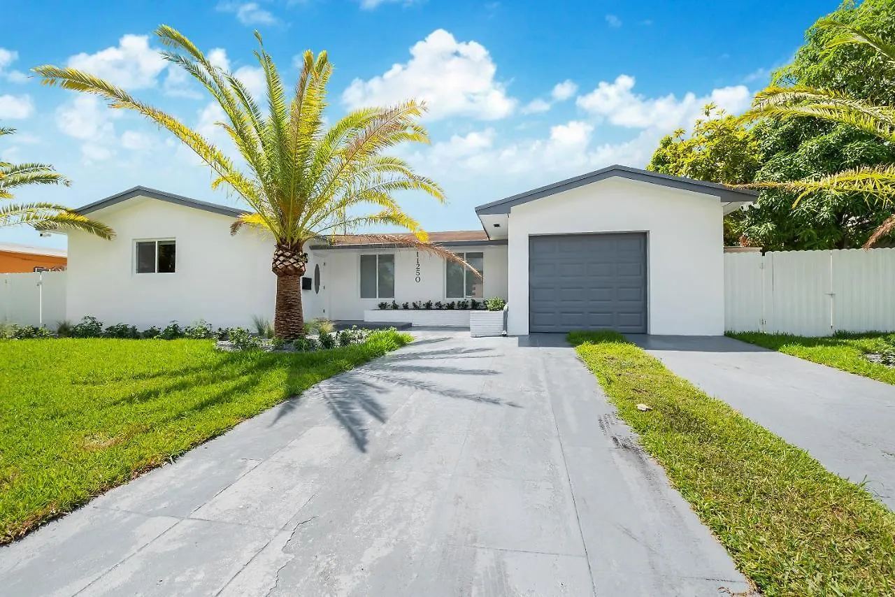 Stunning 5Br Heated Pool, Beach Access & Games L06 *