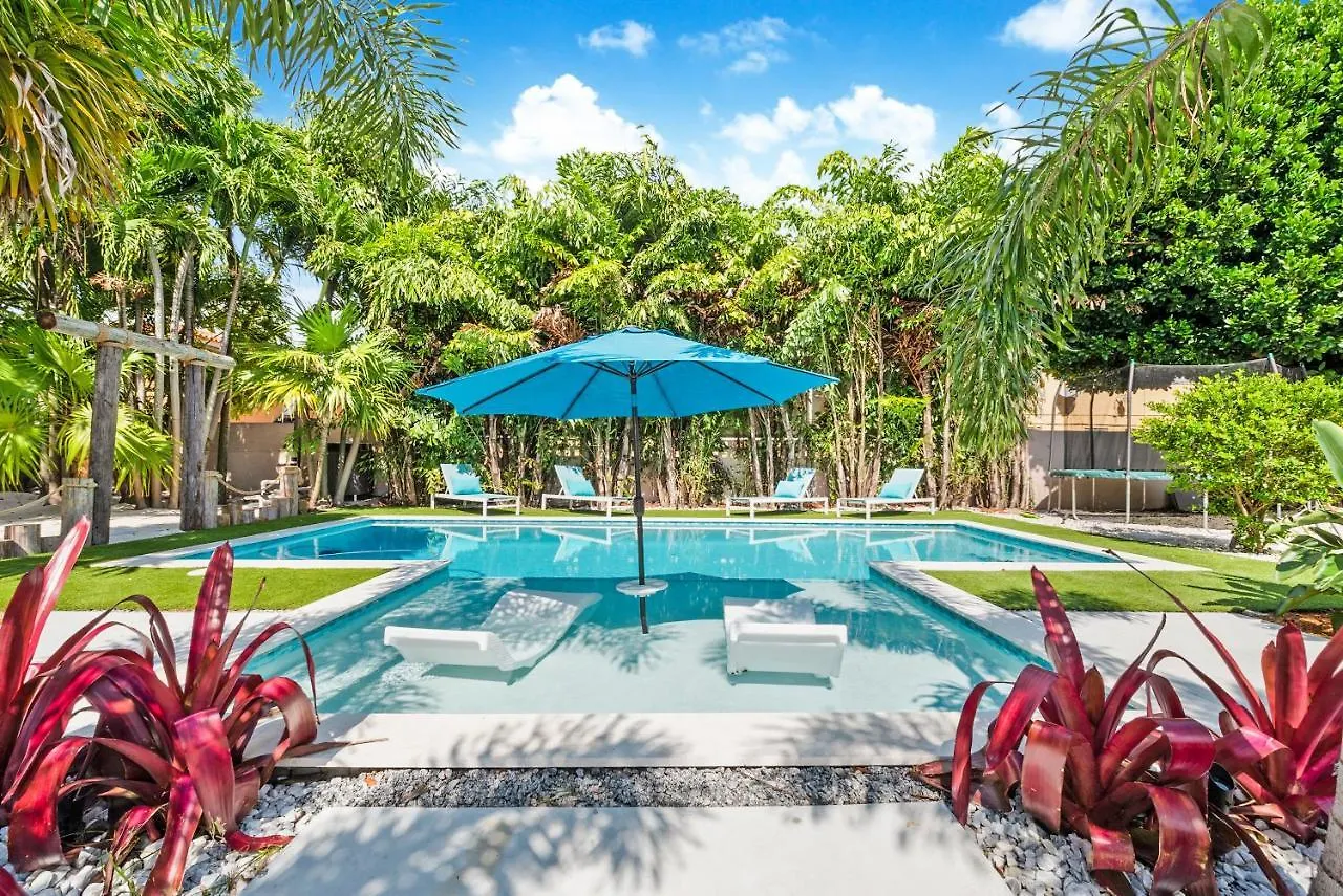 Unique Flagler's Mansion Pickleball Court L37 ヴィラ