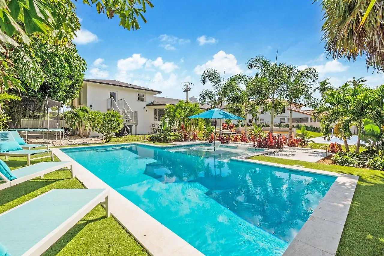 Unique Flagler's Mansion Pickleball Court L37 ヴィラ