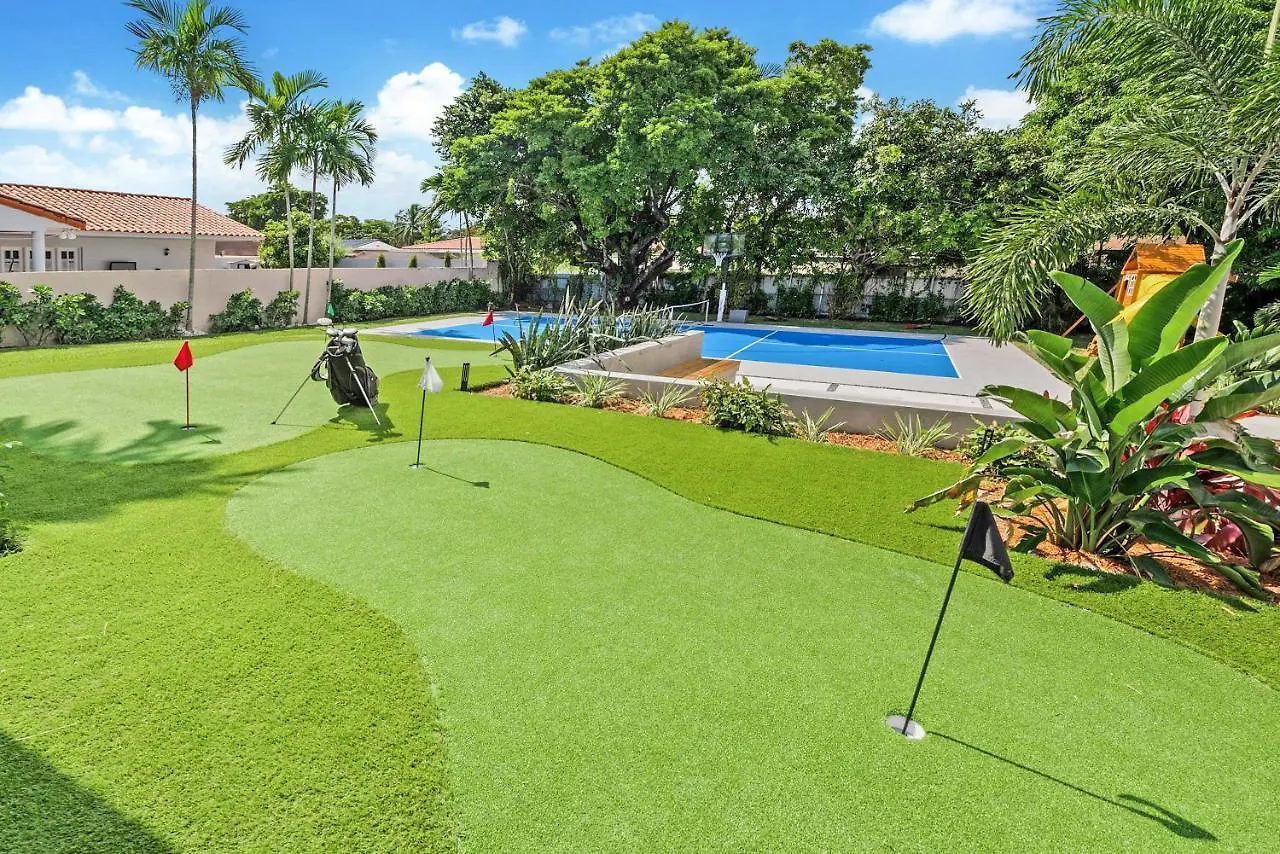 Unique Flagler's Mansion Pickleball Court L37 ヴィラ