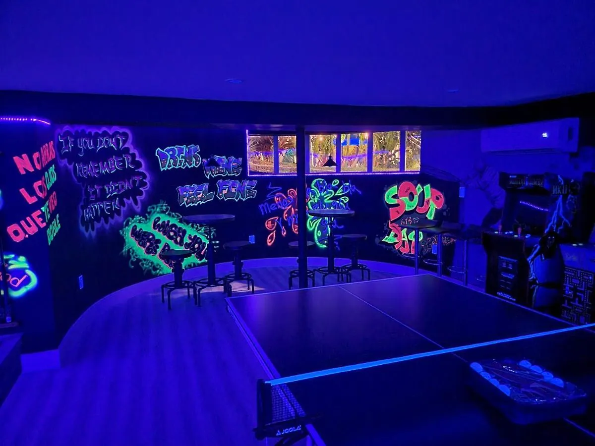 Unique Flagler's Mansion Pickleball Court L37 ヴィラ