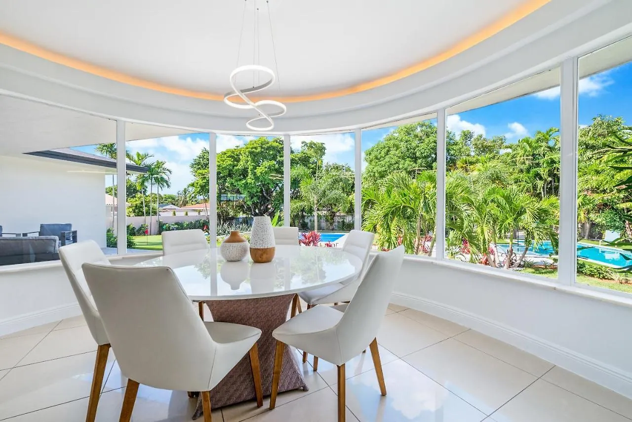 Unique Flagler's Mansion Pickleball Court L37 マイアミ