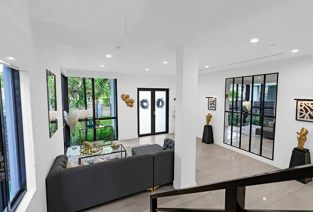 别墅 Modern W/ Amenities & Salt Water Pool 迈阿密