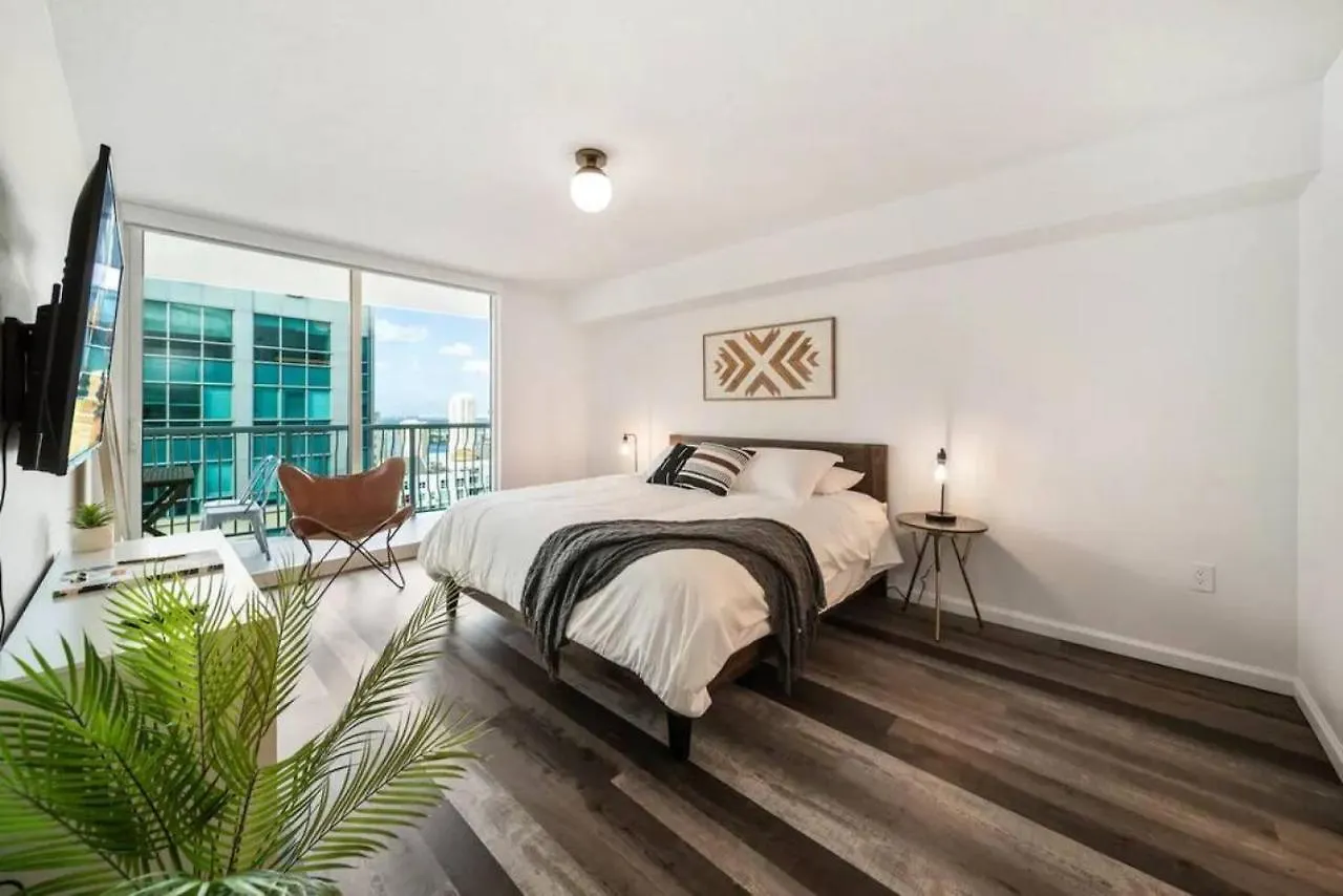 Penthouse W Private Balcony King Bed Parking * Miami