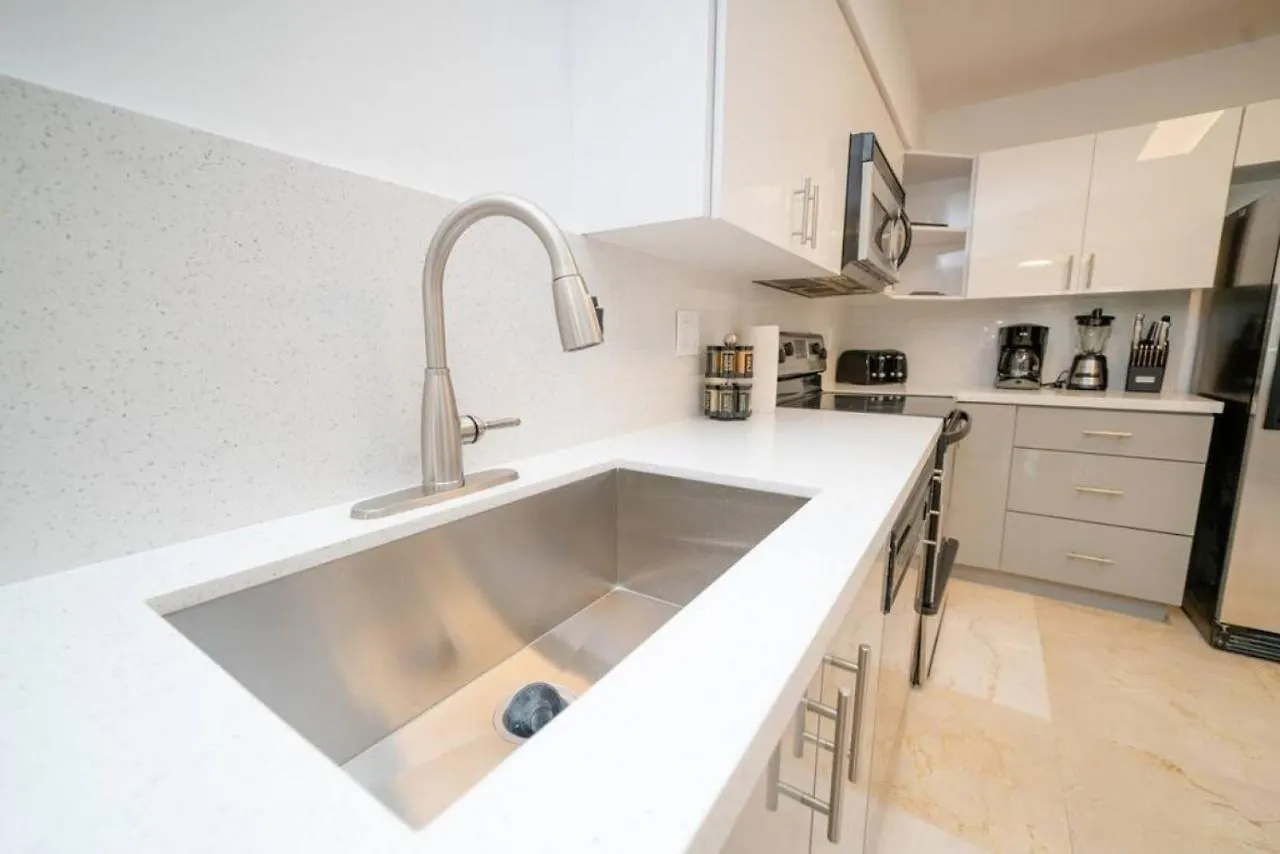 2bed 2 Bath Airbnb Friendly Building With Pool, Hot Tub, And Gym