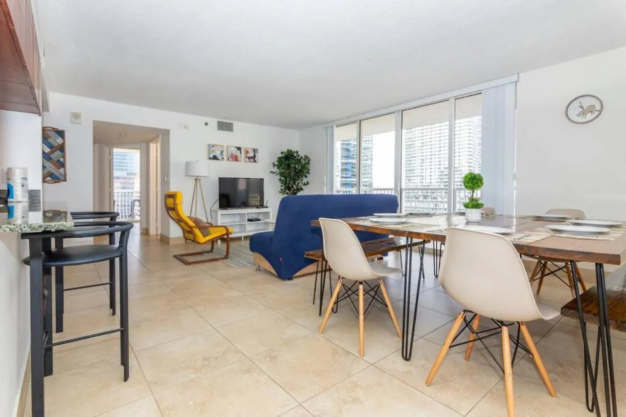 2 Bedroom, 2 Bathroom Den Brickell Pool, Hot Tub, And Gym Miami