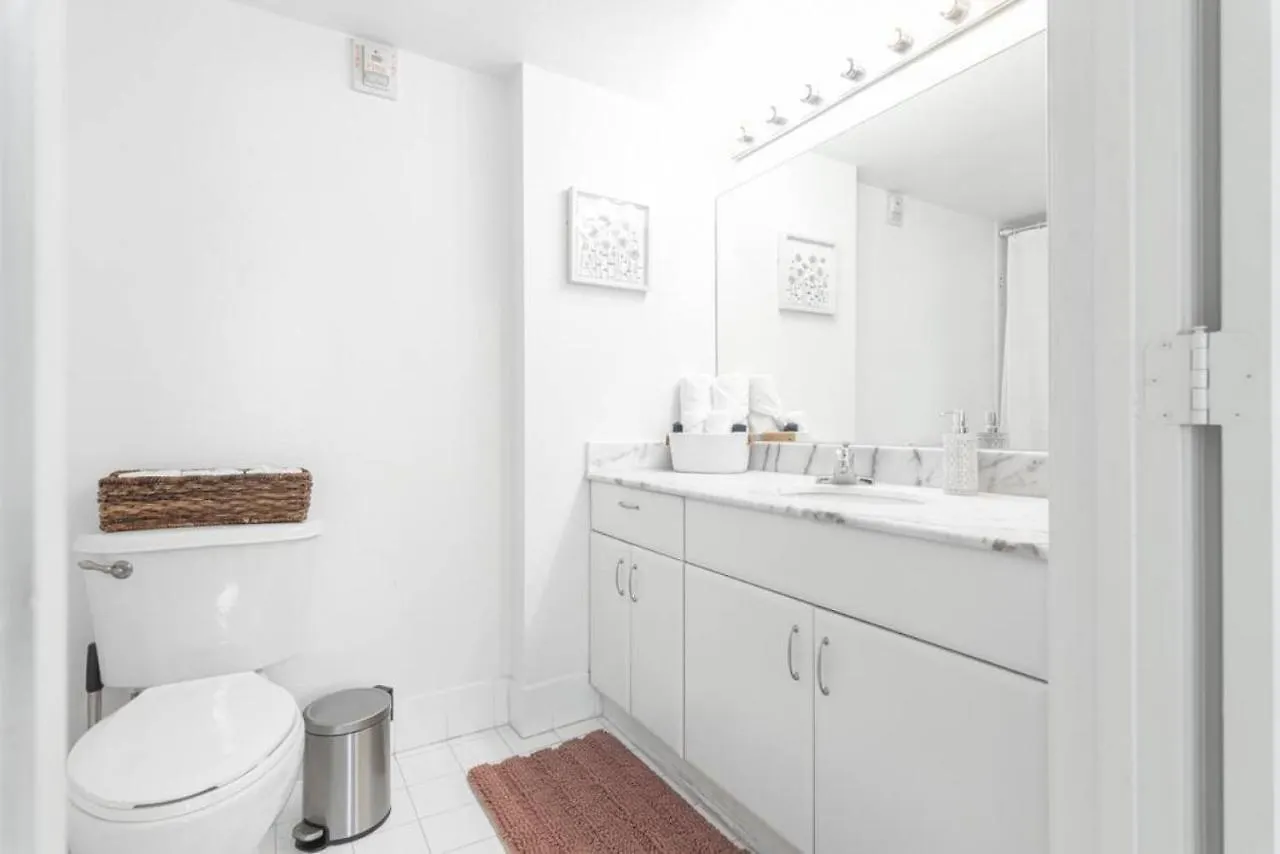 2 Bedroom, 2 Bathroom Den Brickell Pool, Hot Tub, And Gym * Miami