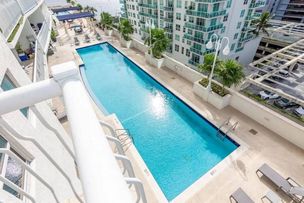 2 Bedroom, 2 Bathroom Den Brickell Pool, Hot Tub, And Gym Apartment *