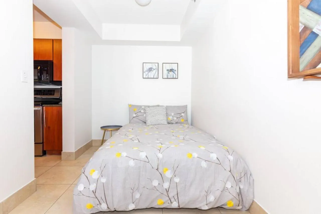 2 Bedroom, 2 Bathroom Den Brickell Pool, Hot Tub, And Gym Apartment *