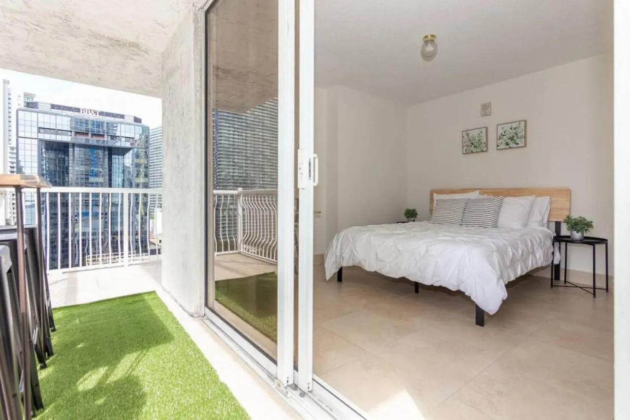 2 Bedroom, 2 Bathroom Den Brickell Pool, Hot Tub, And Gym Miami
