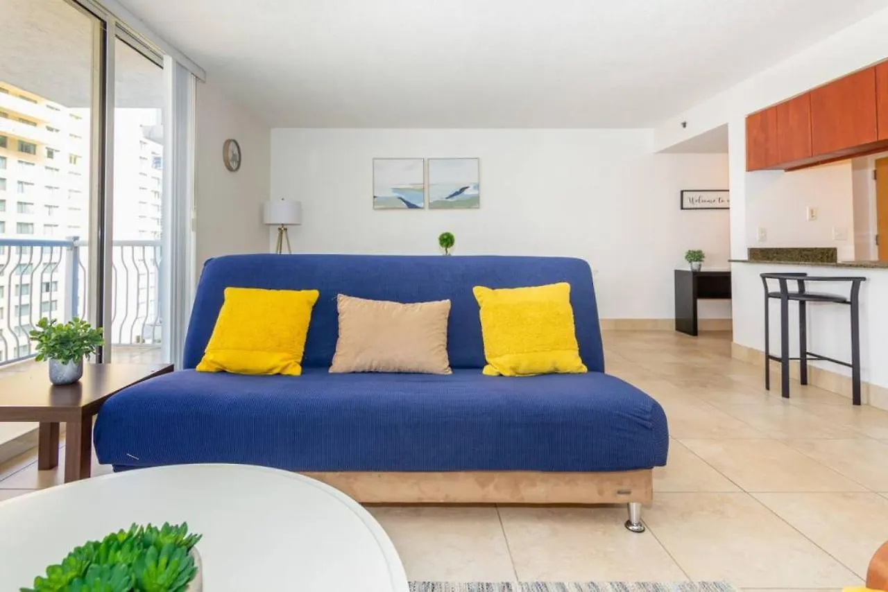2 Bedroom, 2 Bathroom Den Brickell Pool, Hot Tub, And Gym