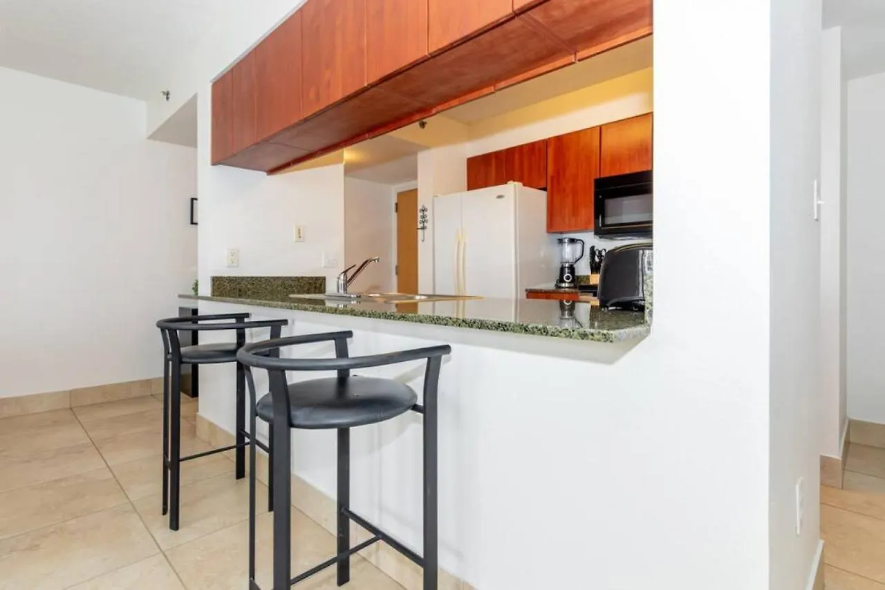 2 Bedroom, 2 Bathroom Den Brickell Pool, Hot Tub, And Gym *