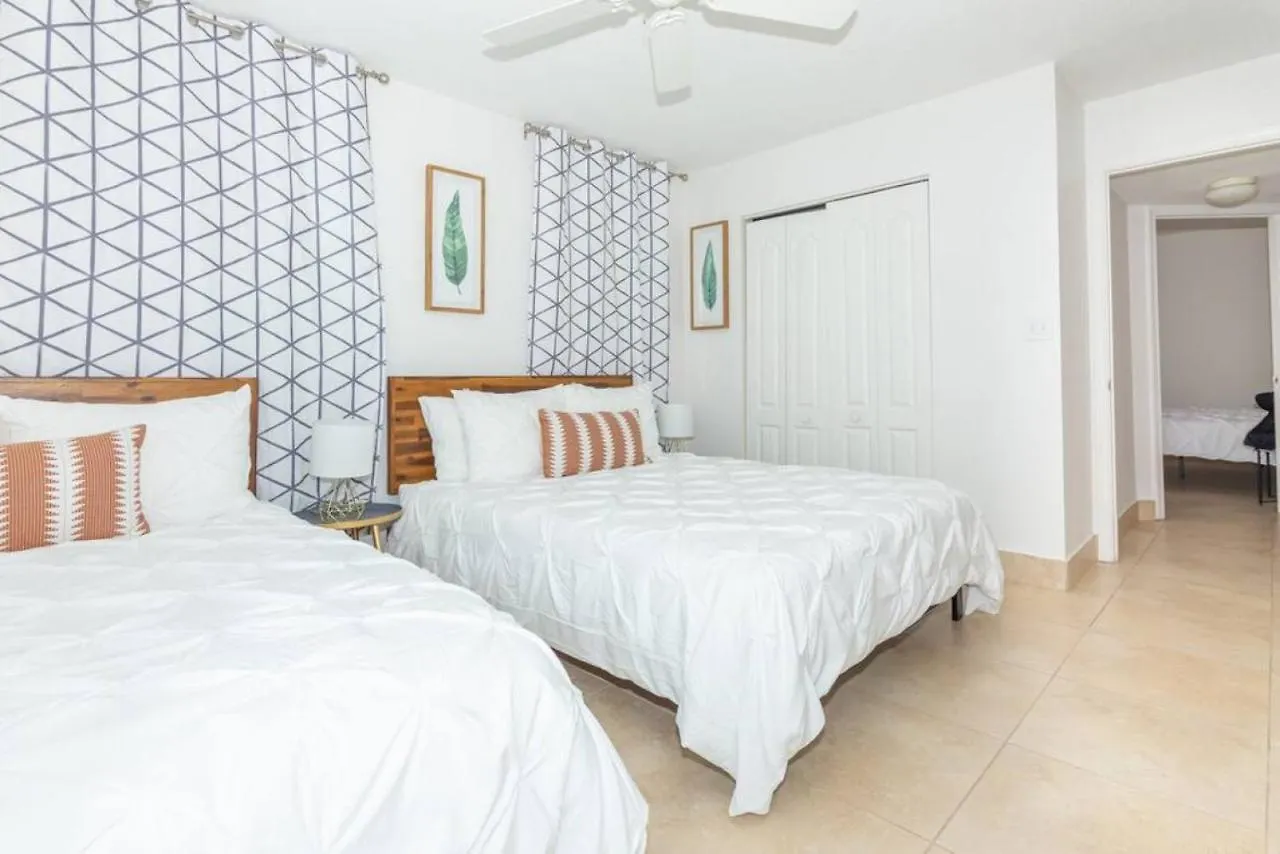 2 Bedroom, 2 Bathroom Den Brickell Pool, Hot Tub, And Gym Apartment Miami