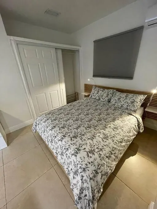 Comfortable Modern Apartment- Location. *