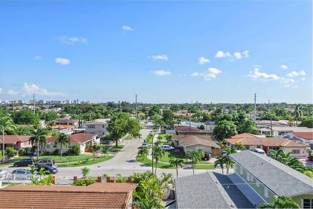 Near Airport 2 Story 2 Bedroom W/ Balcony Miami