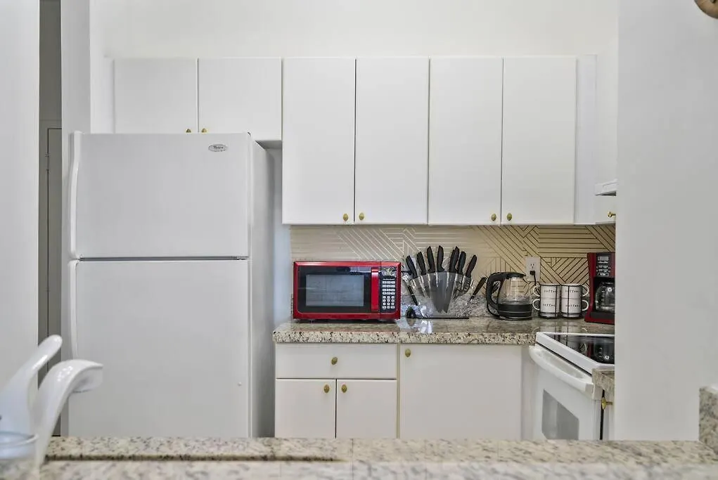 Apartamento Near Airport 2 Story 2 Bedroom W/ Balcony *