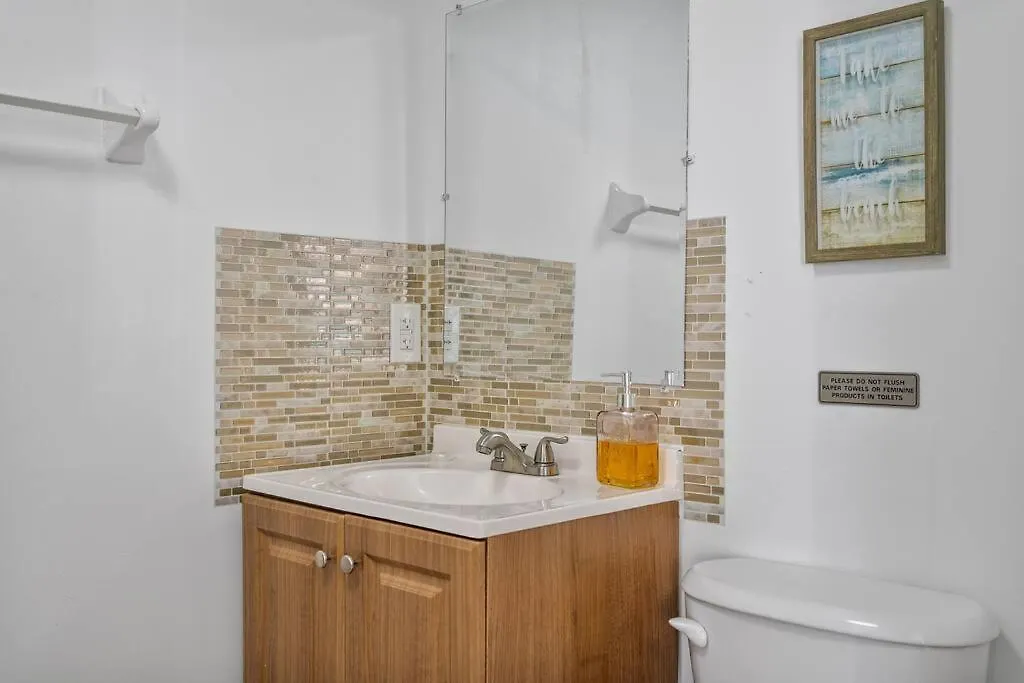Near Airport 2 Story 2 Bedroom W/ Balcony Apartamento *