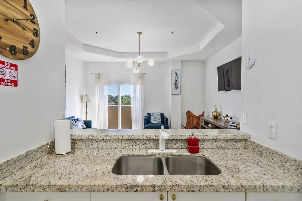 Apartamento Near Airport 2 Story 2 Bedroom W/ Balcony