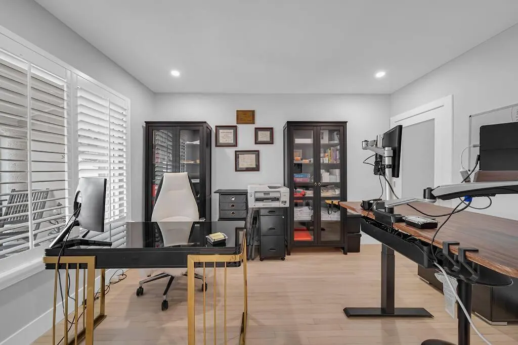 Willa Centrally Located W/ Pool & Gym ! Miami