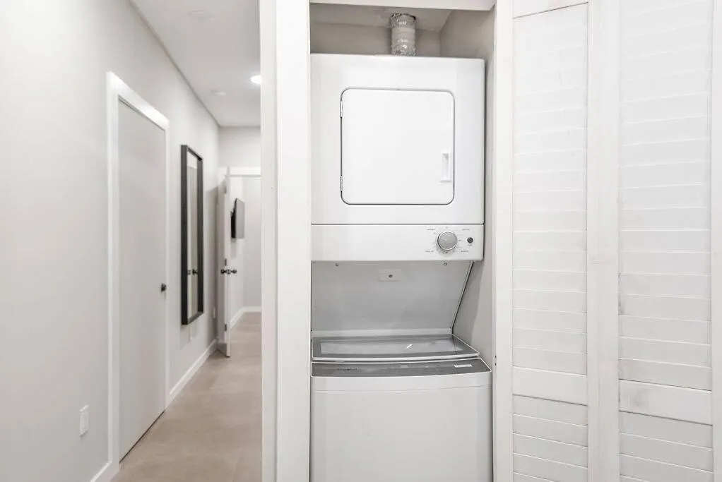 Apartment Elegant East Little Havana / Free Parking