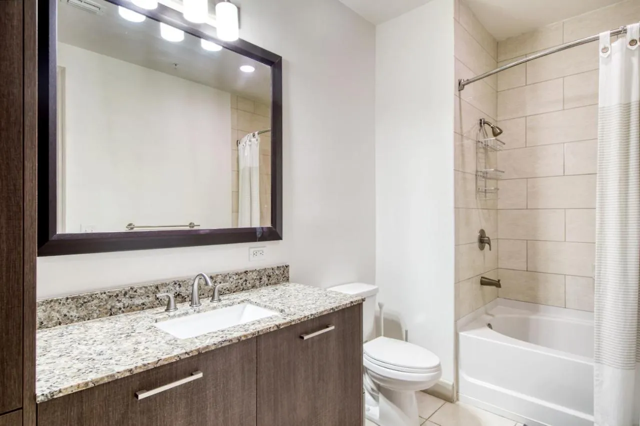 Doral 1br W Wd Pool Gym Nr Airport Mia-17 *