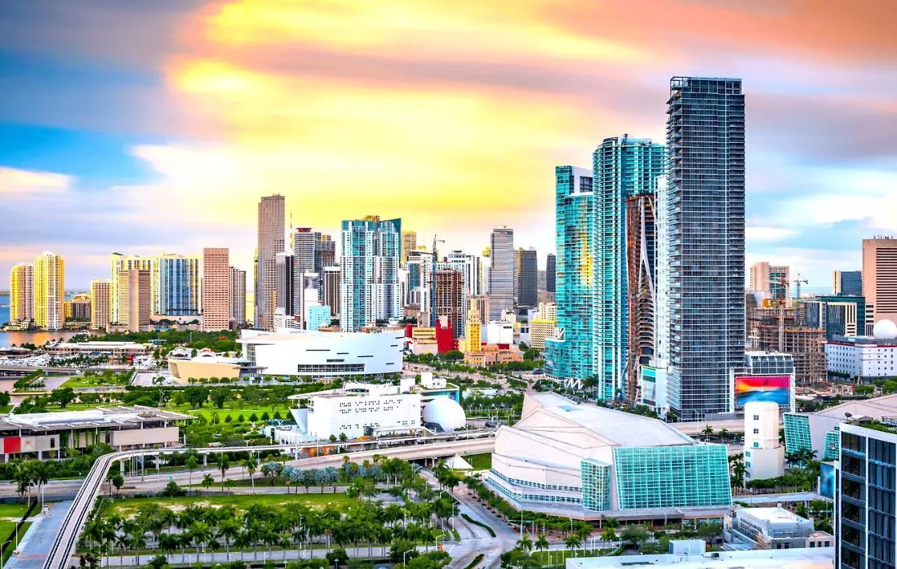 Experience The Perfect Life!! Centrally Located Luxury Condo! Appartement