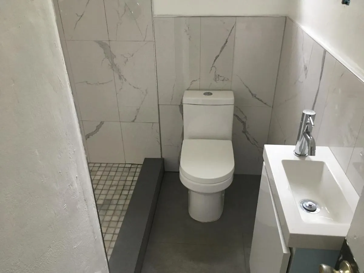 1br Historic Art Deco Charm Meets Modern Comfort- Huge Tropical Garden In Posh Coral Gables-10 Min Airport Apartment