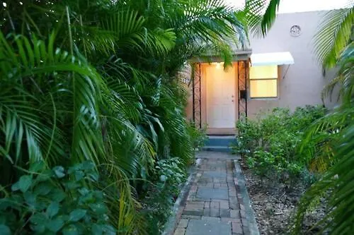 1br Historic Art Deco Charm Meets Modern Comfort- Huge Tropical Garden In Posh Coral Gables-10 Min Airport * Miami
