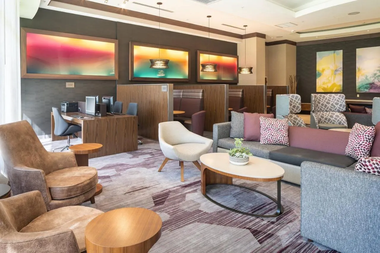 Courtyard By Marriott Airport