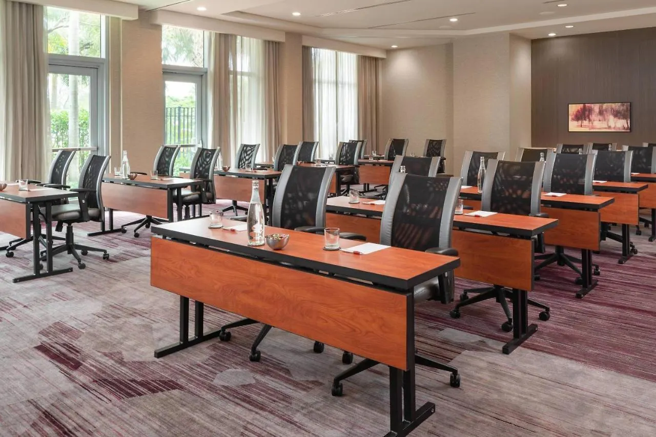 Hotel Courtyard By Marriott Airport Miami